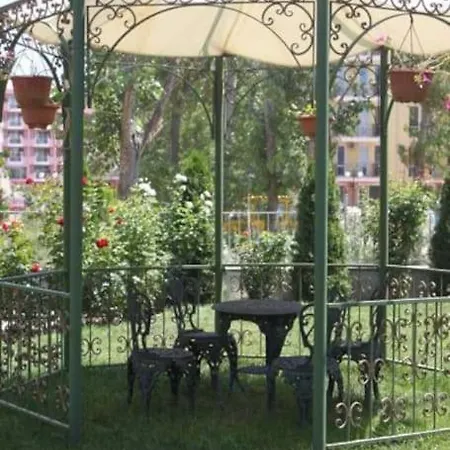 Lejlighedshotel Rose Garden Omax