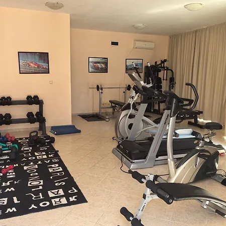 Lejlighedshotel Rose Garden Omax 3*