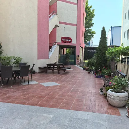 Lejlighedshotel Rose Garden Omax