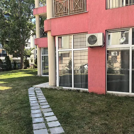 Lejlighedshotel Rose Garden Omax 3*