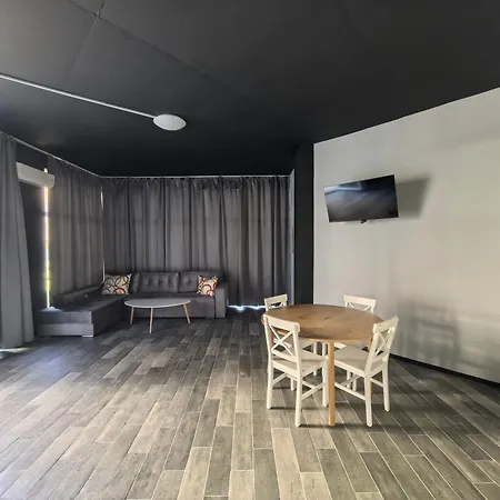 Rose Garden Omax 公寓式酒店 3*