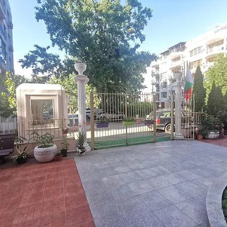 מלון דירות Rose Garden Omax סאני ביץ'