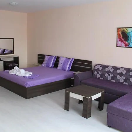 Ξενοδοχείο με διαμερίσματα Rose Garden Omax 3*