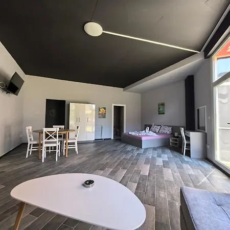 Rose Garden Omax Ξενοδοχείο με διαμερίσματα 3*