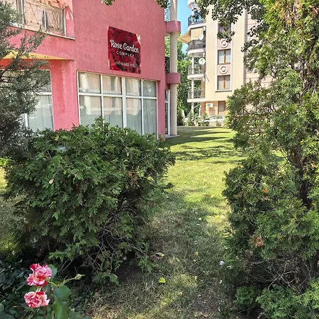 Ξενοδοχείο με διαμερίσματα Rose Garden Omax