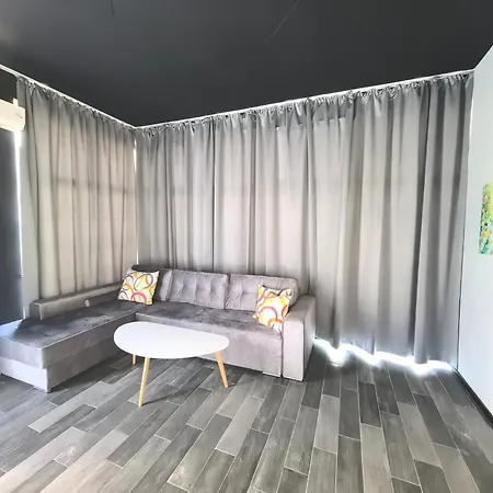 Ξενοδοχείο με διαμερίσματα Rose Garden Omax