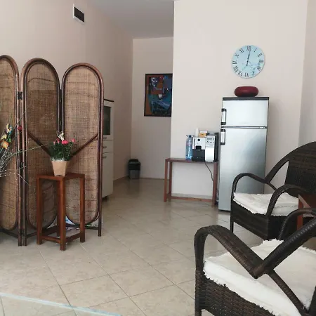 Ξενοδοχείο με διαμερίσματα Rose Garden Omax